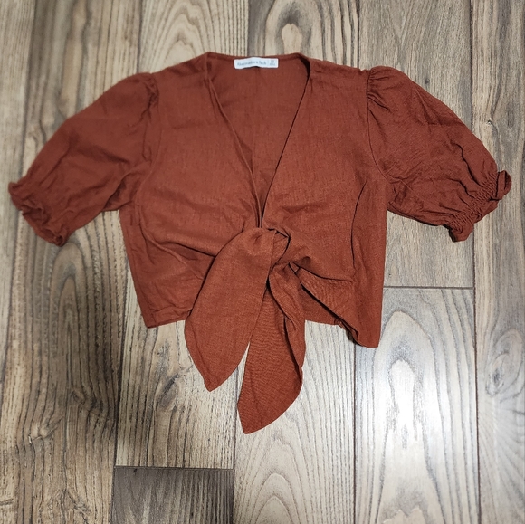 NWOT Linen blend cropped tie/wrap with puffed sleeves burnt red - Picture 1 of 3